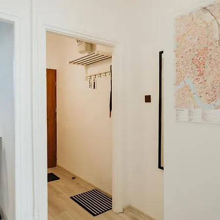 Charming Old Town & Jewish District, Quiet Neighborhood Daire *