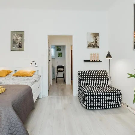 Charming Old Town & Jewish District, Quiet Neighborhood Daire *