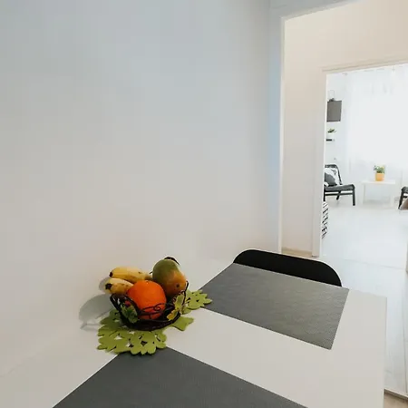 Charming Old Town & Jewish District, Quiet Neighborhood Lägenhet